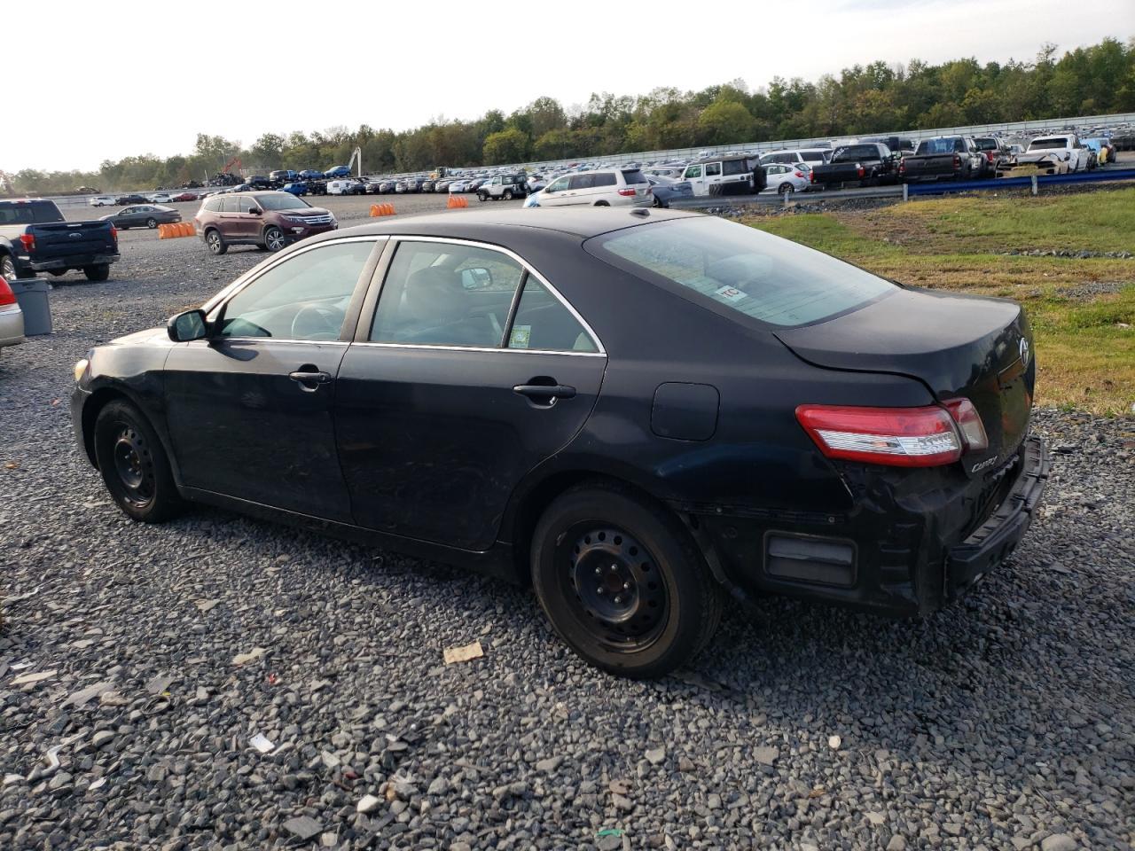 2010 Toyota Camry Le - Image 2