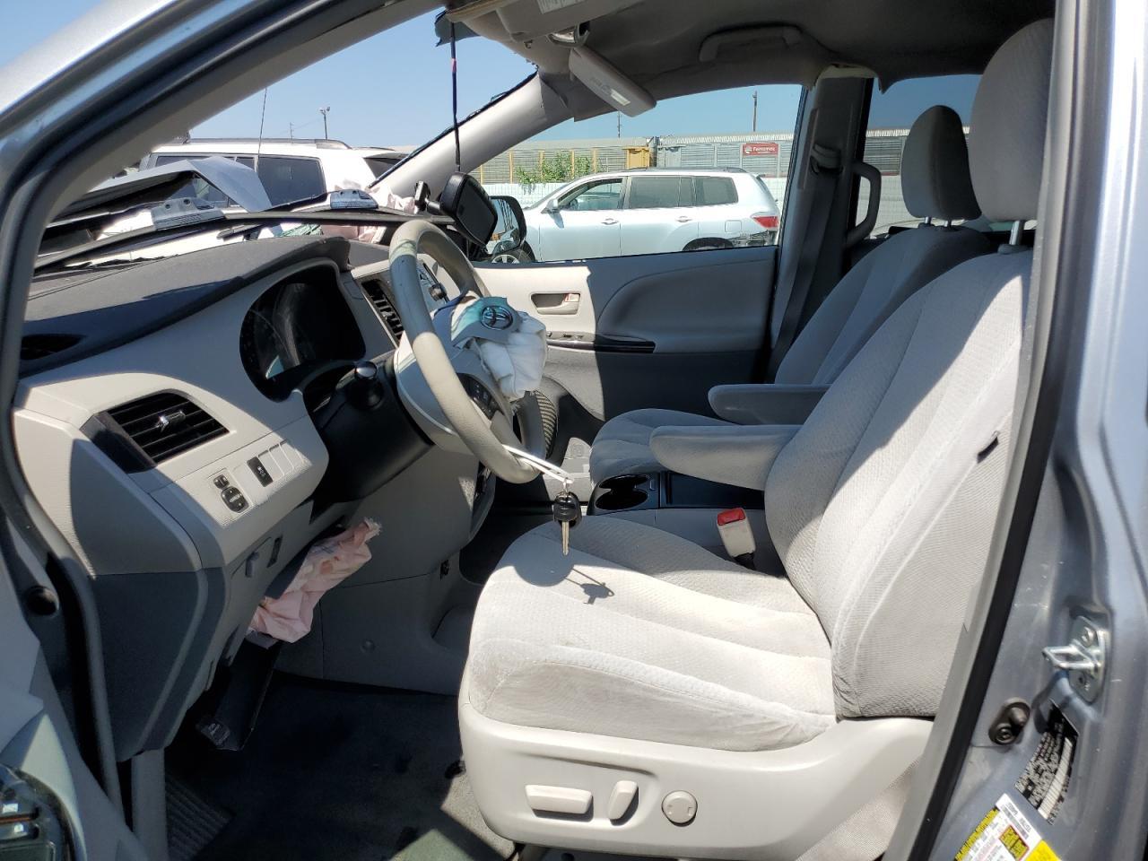 2014 Toyota Sienna Le - Фото 7