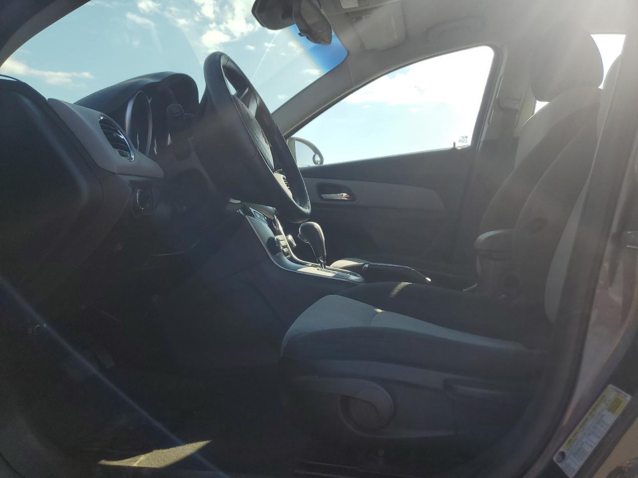 2011 Chev Cruze Ls - Image 7