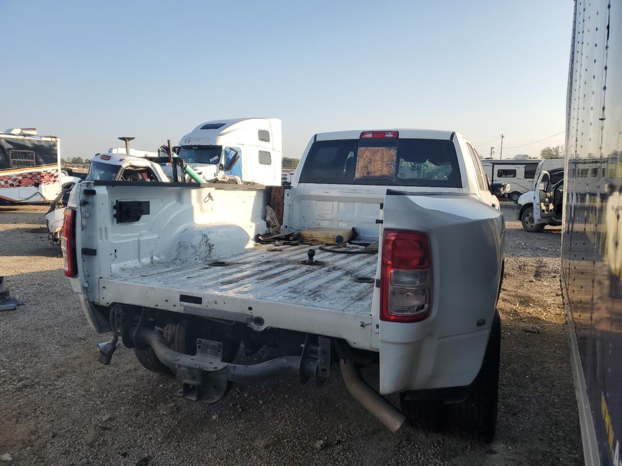 2024 Ram 3500 Tradesman - Фото 3