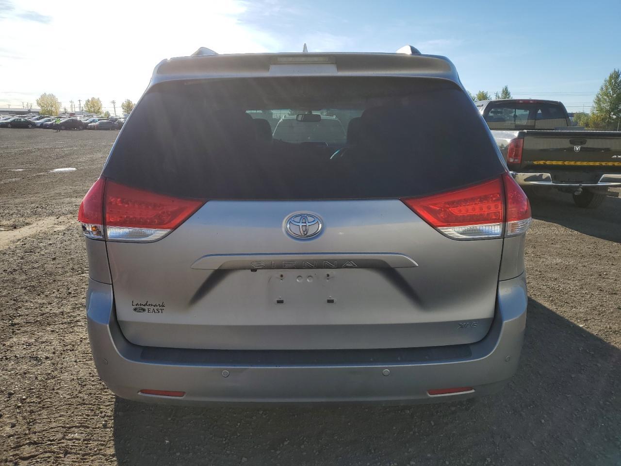 2011 Toyota Sienna Xle - Фото 6