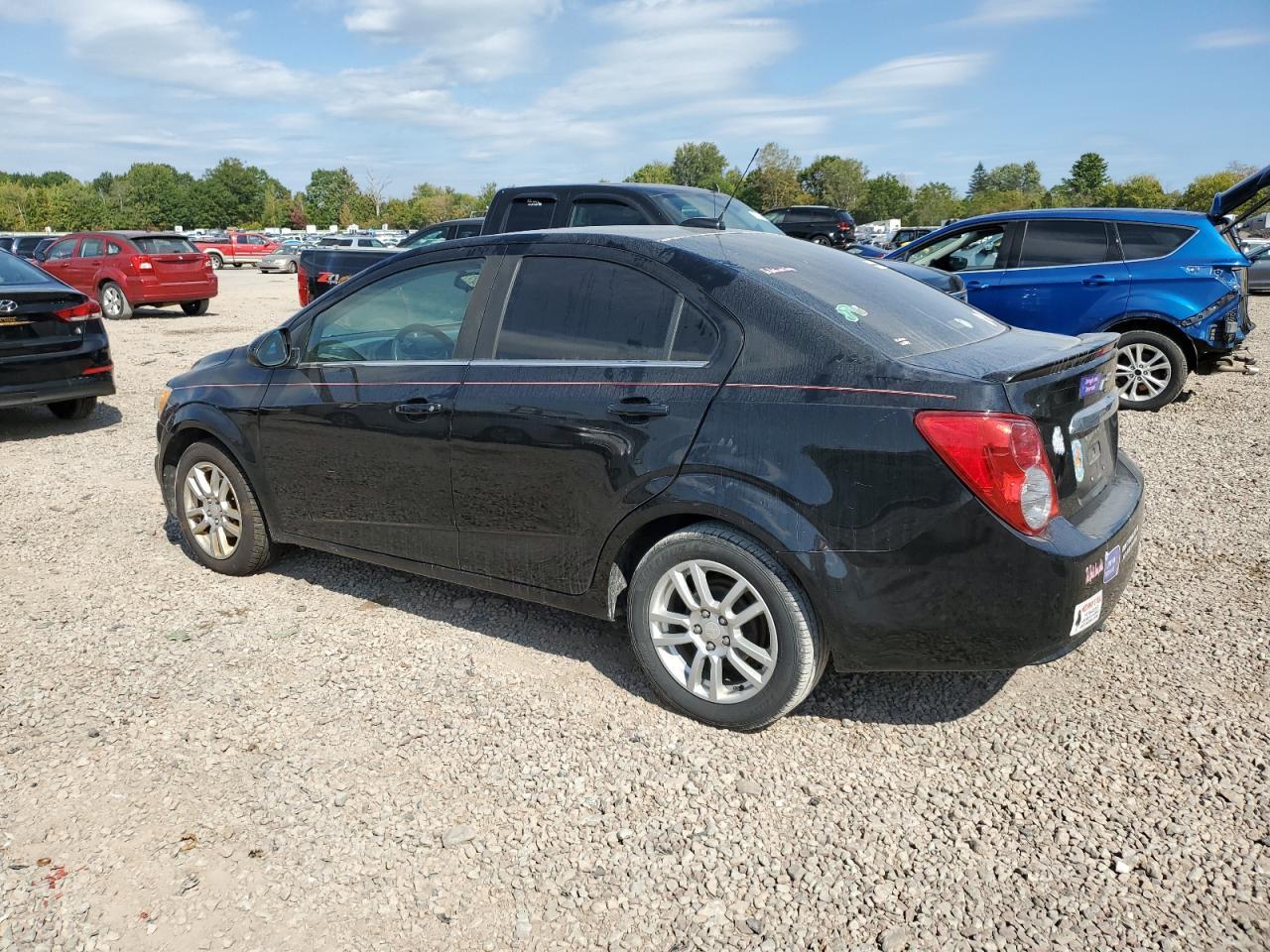 2016 Chevrolet Sonic Lt - Image 2