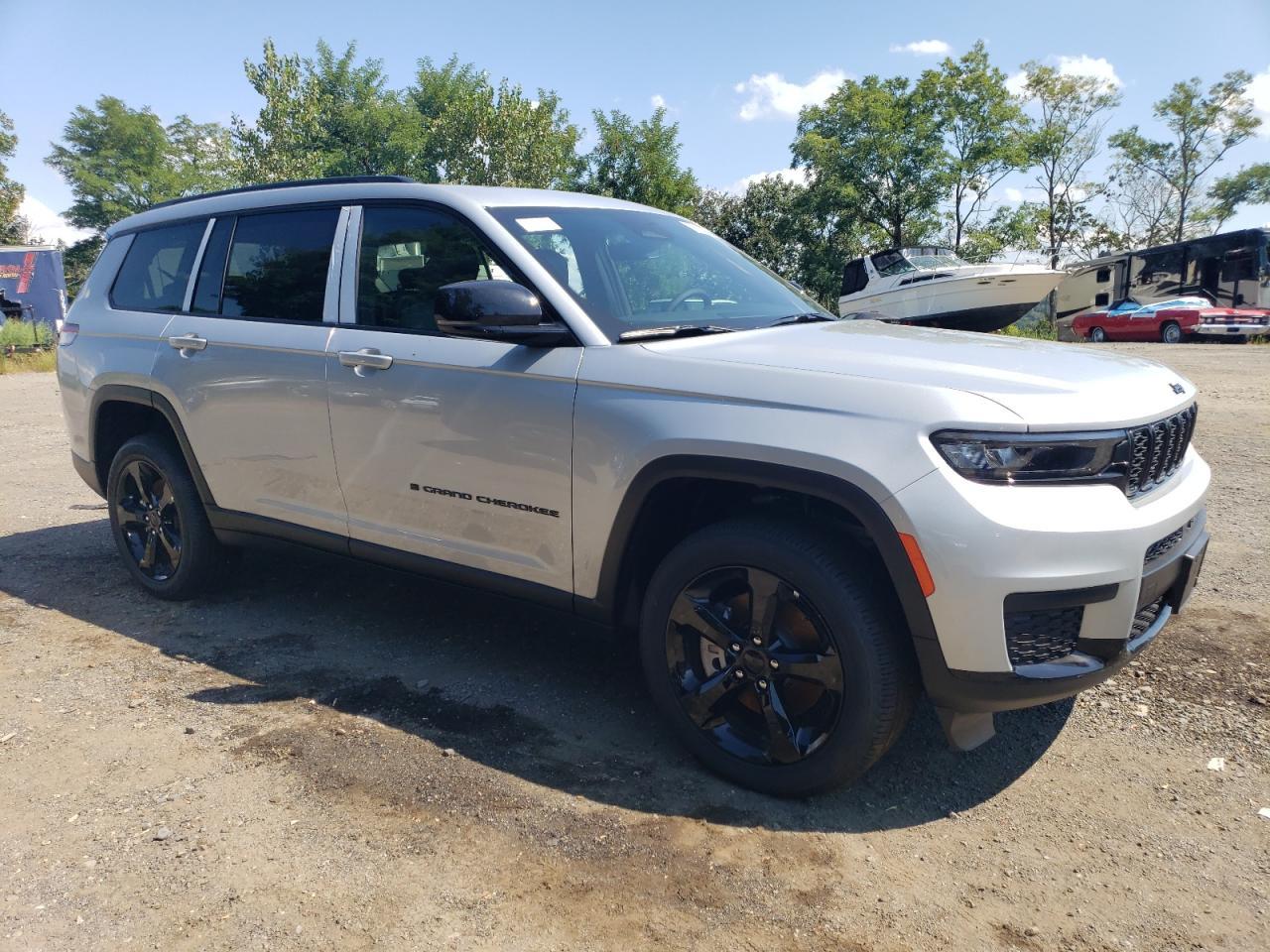 2025 Jeep Grand Cherokee L Laredo - Image 4