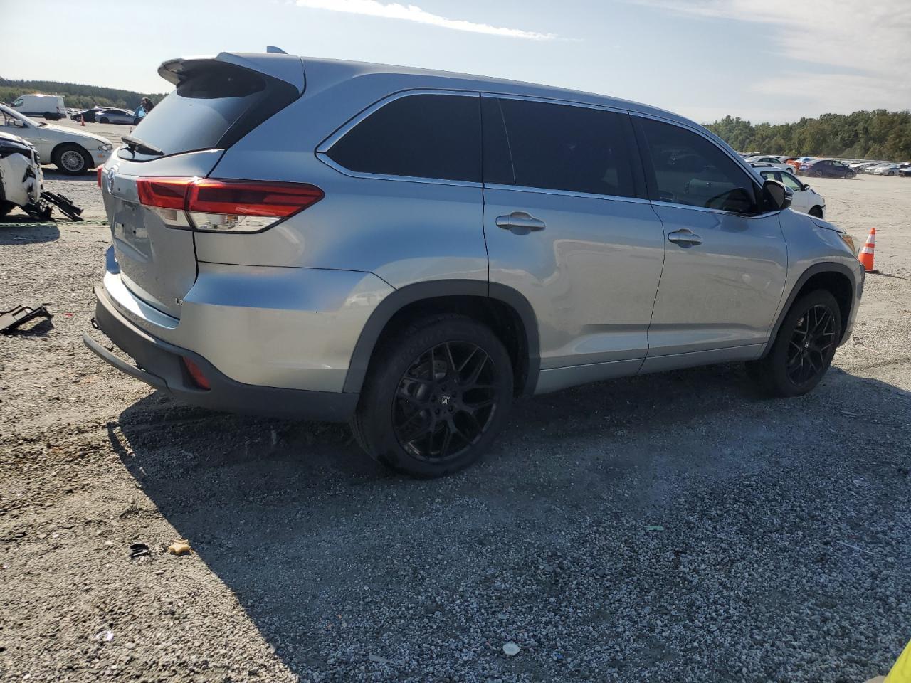 2017 Toyota Highlander Le Plus - Фото 3