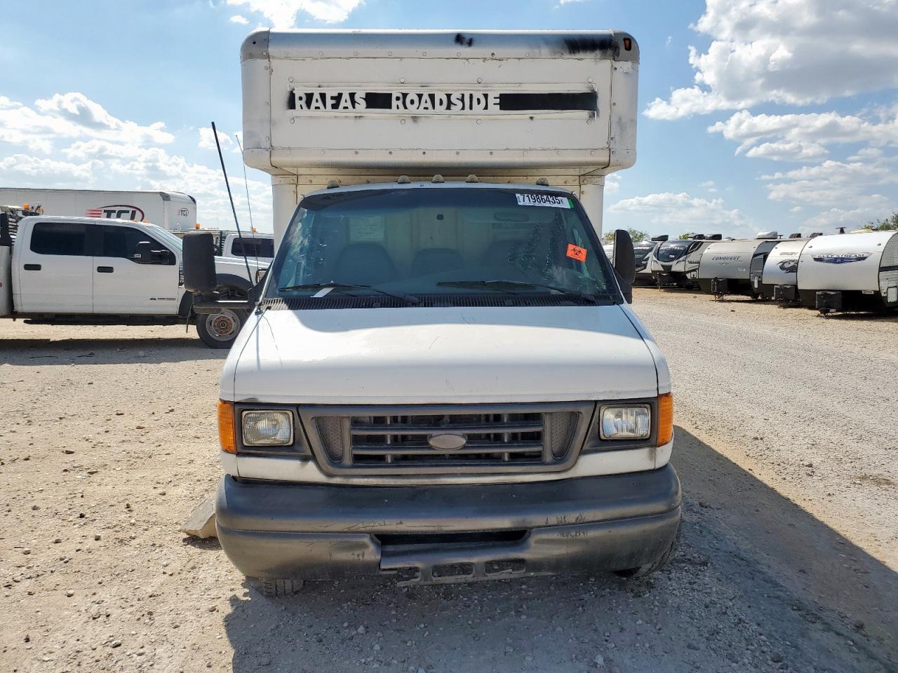 2007 Ford Econoline E450 Super Duty Cutaway Van - Фото 5