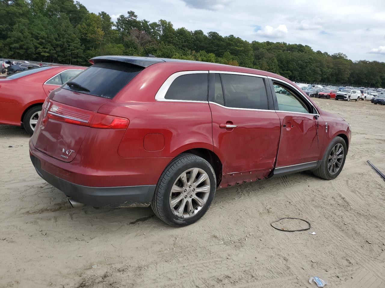 2014 Lincoln Mkt - Image 3