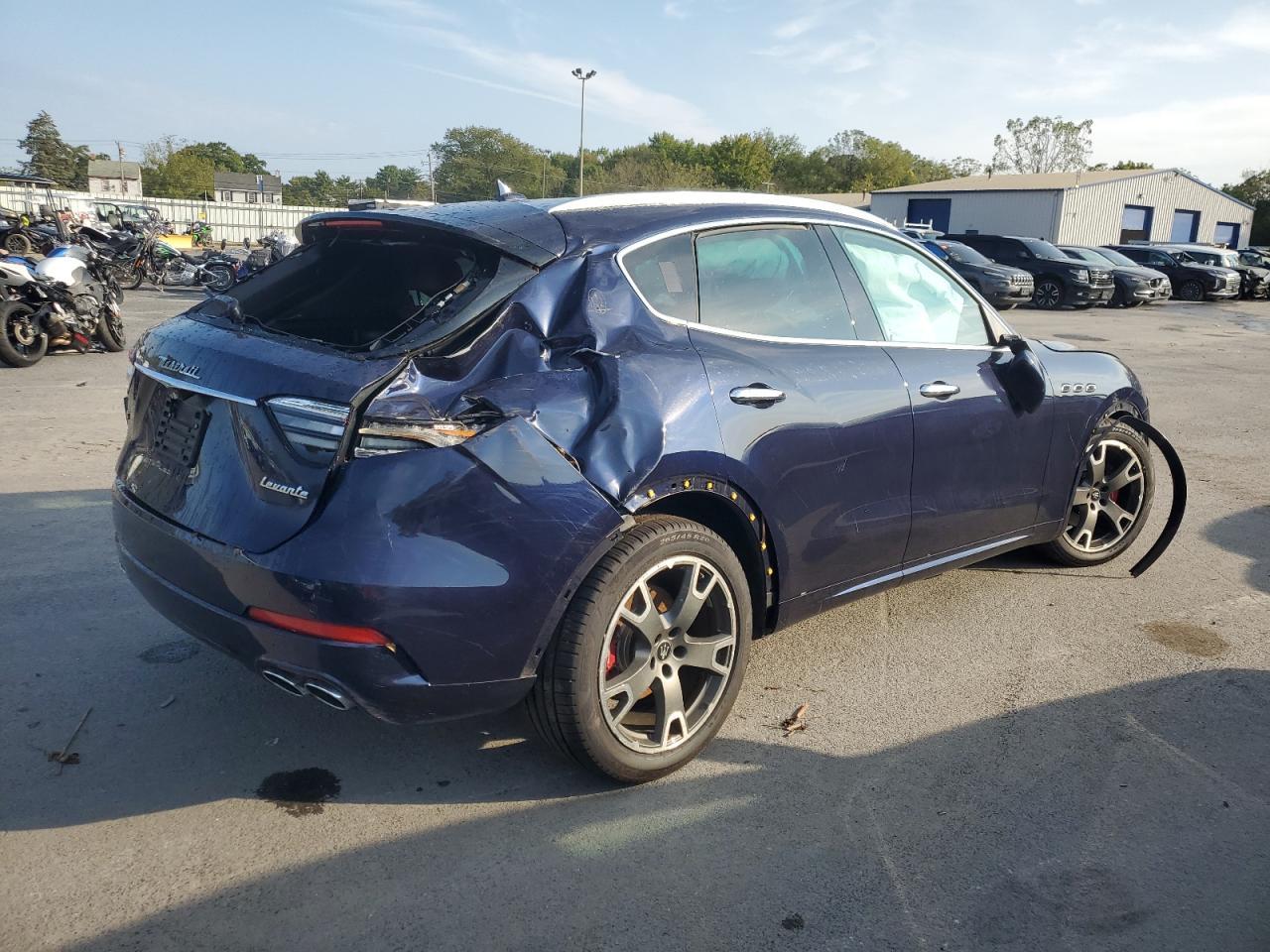 2021 Maserati Levante - Фото 3