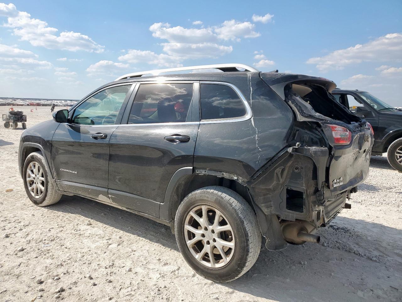 2016 Jeep Cherokee Latitude - Фото 2