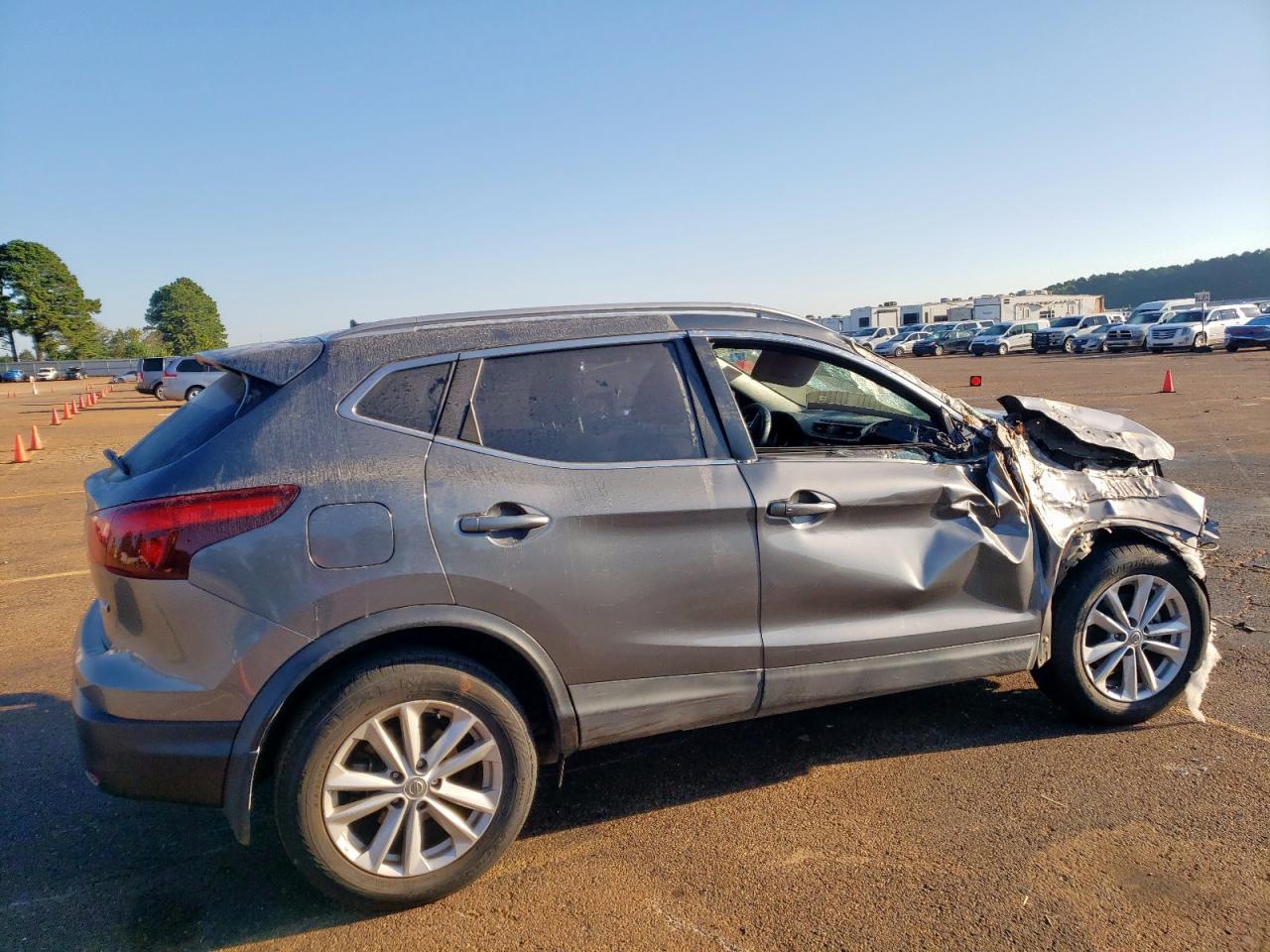 2018 Nissan Rogue Sport S - Image 3
