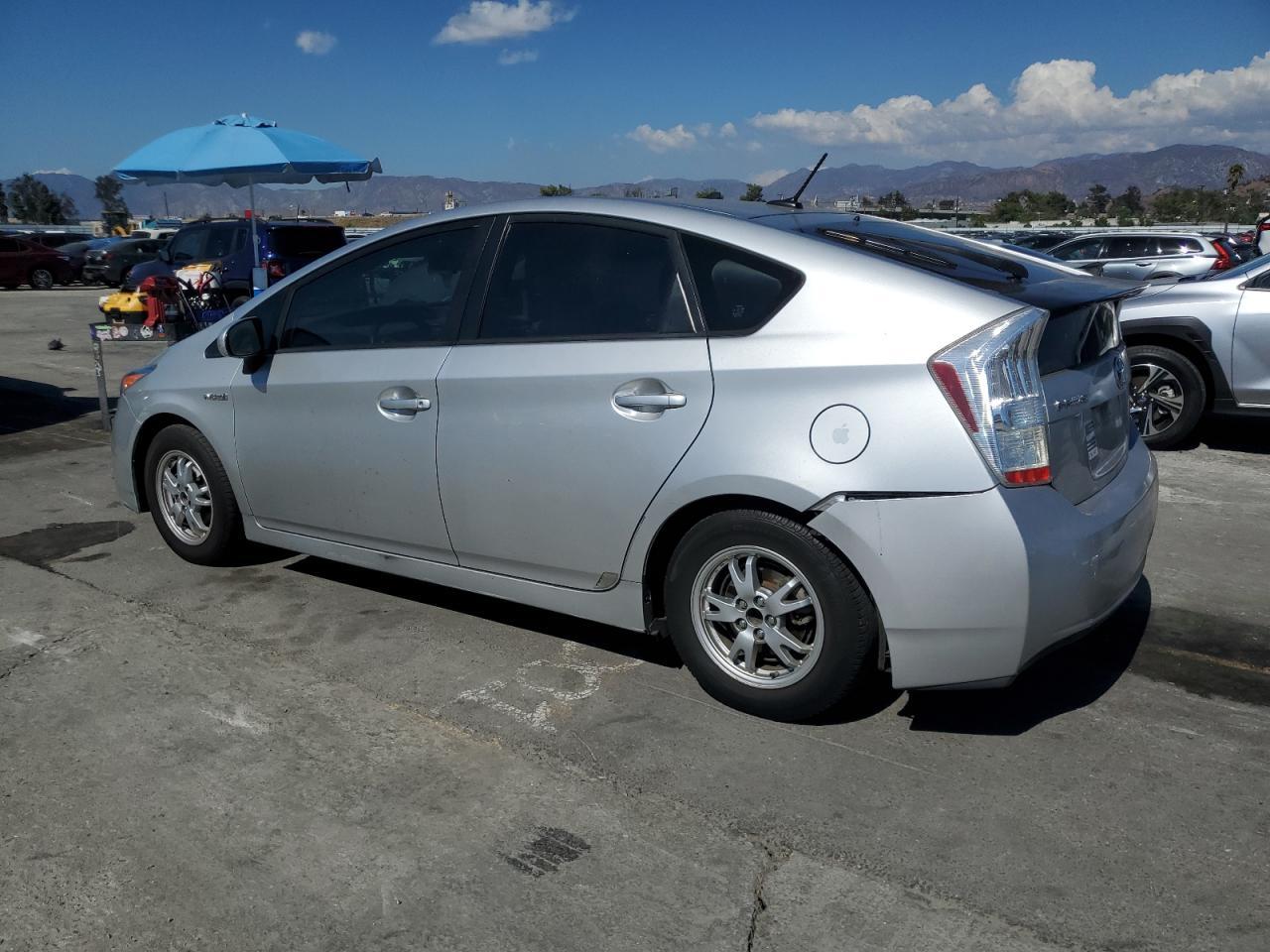 2011 Toyota Prius - Image 2