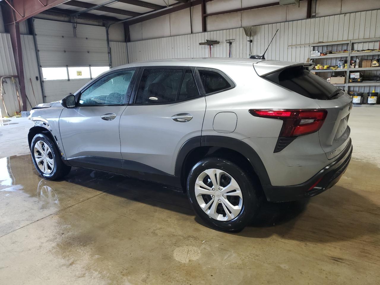 2024 Chevrolet Trax Ls - Фото 2