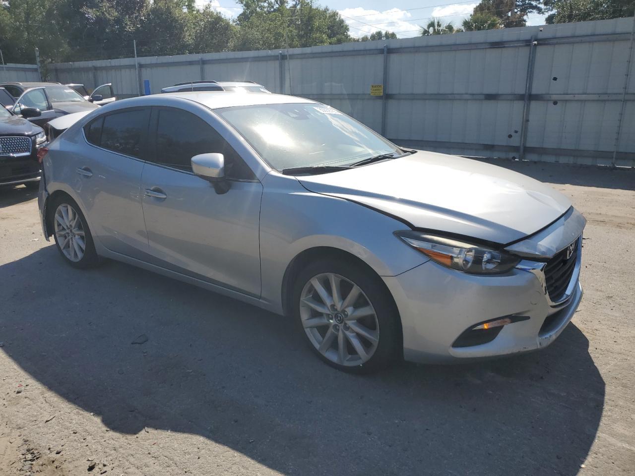 2017 Mazda 3 Touring - Image 4