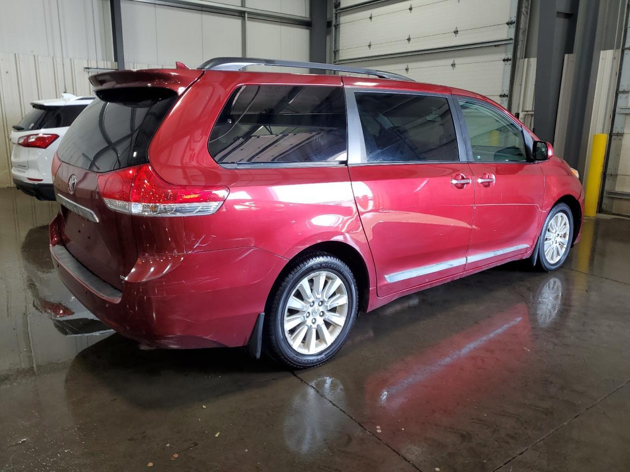 2012 Toyota Sienna Limited 7-Passenger - Image 3