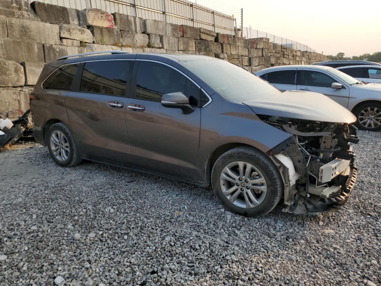 2024 Toyota Sienna Limited - Фото 4