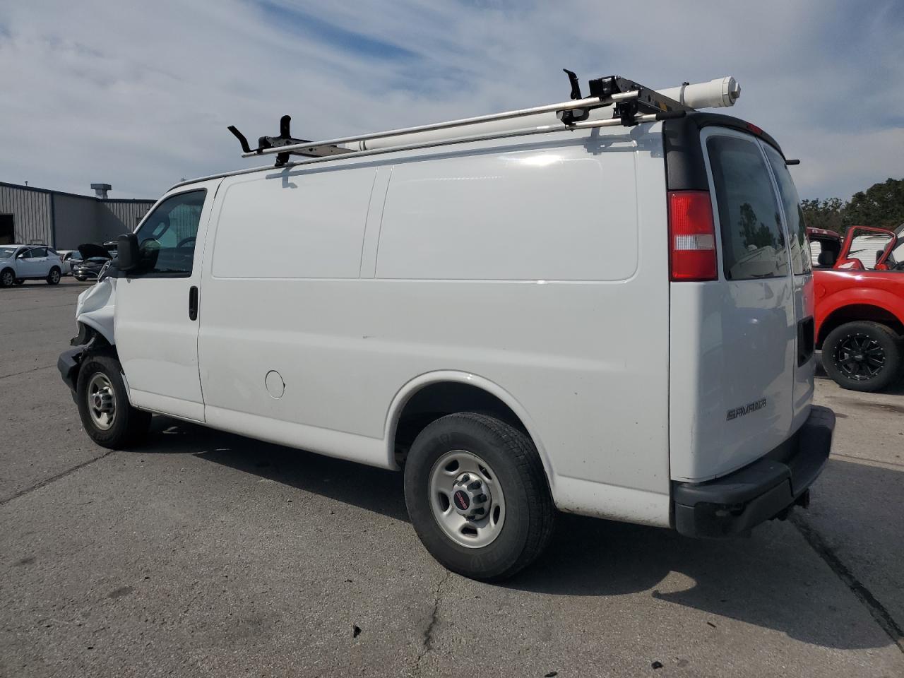 2017 GMC Savana G2500 - Фото 2