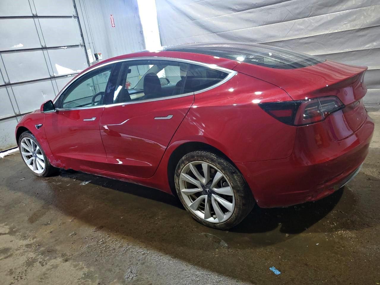 2018 Tesla Model 3 - Фото 2