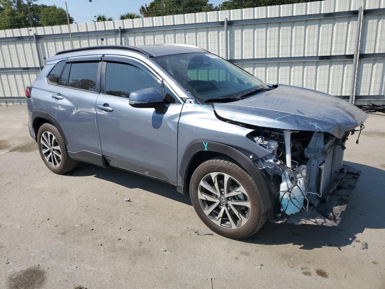 2023 Toyota Corolla Cross Xle - Image 4