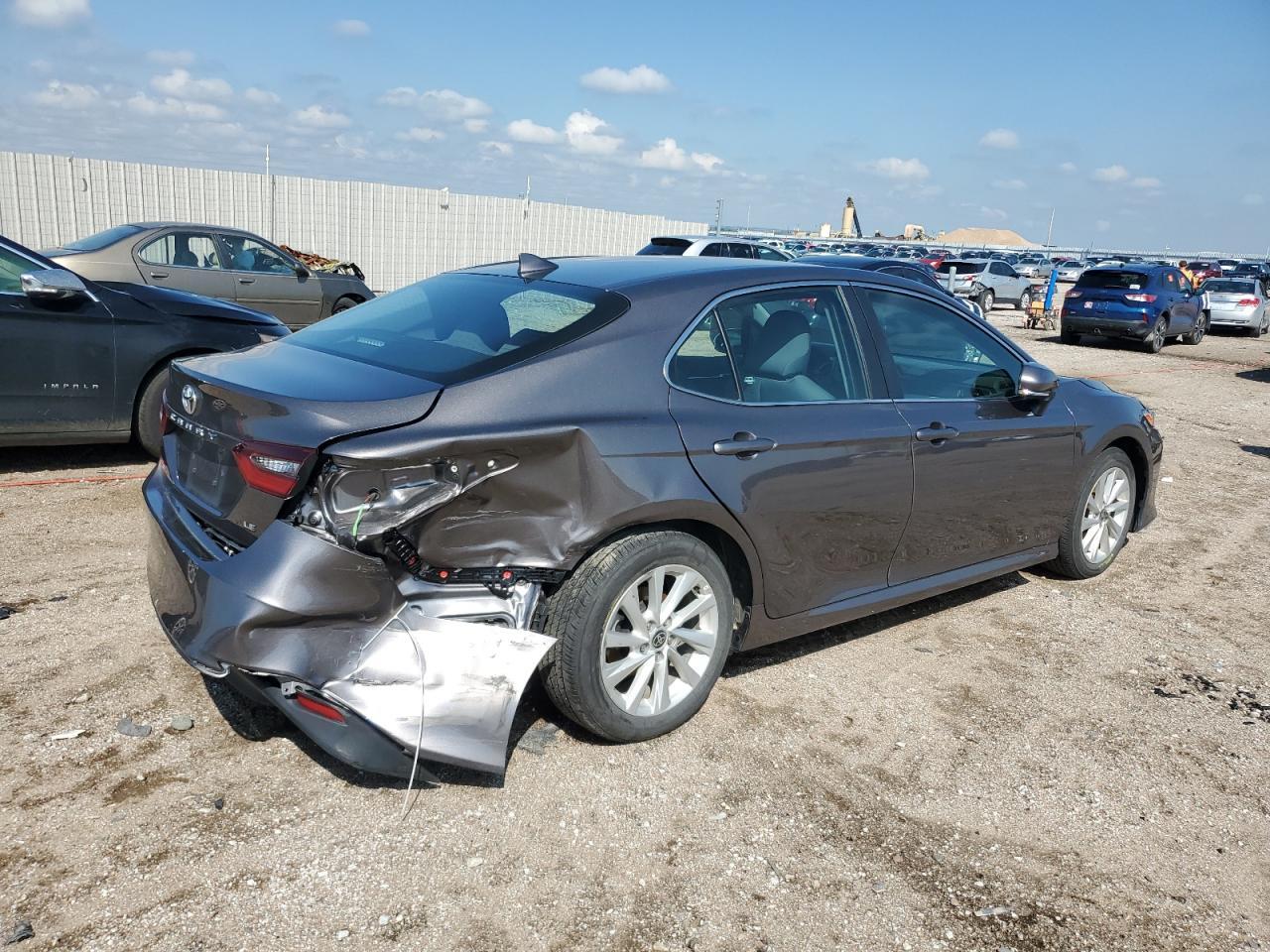 2024 Toyota Camry Le - Фото 3