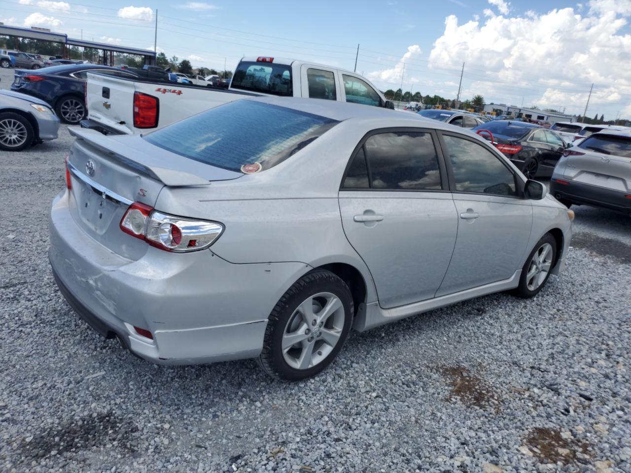 2013 Toyota Corolla Base - Фото 3