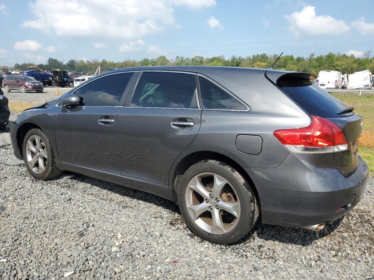 2012 Toyota Venza Le - Image 2
