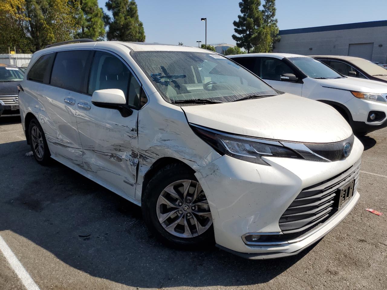 2021 Toyota Sienna Xle - Image 4