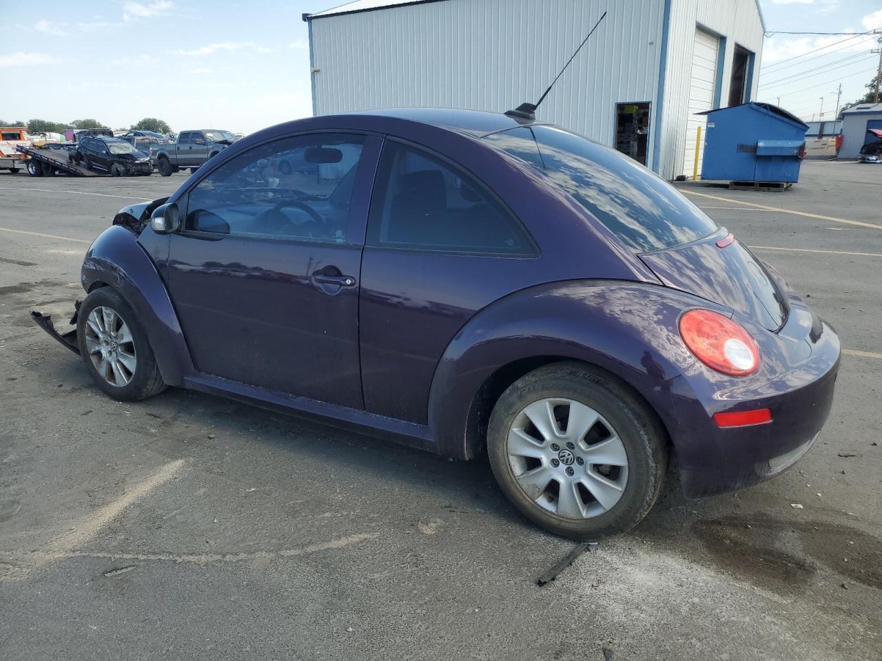 2009 Volkswagen New Beetle S - Image 2