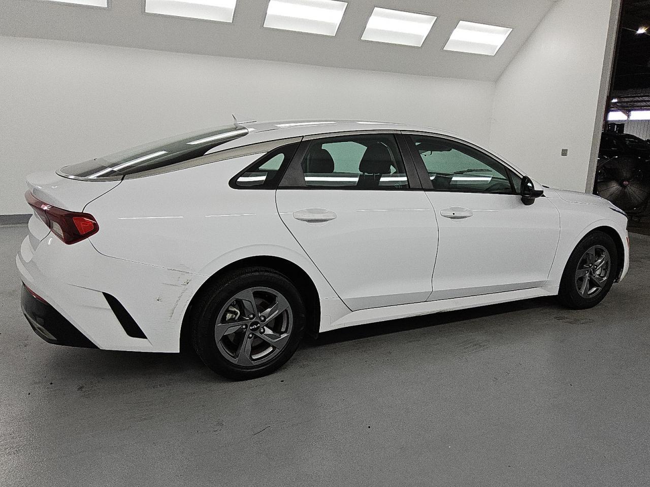 2023 Kia K5 Lxs - Image 3