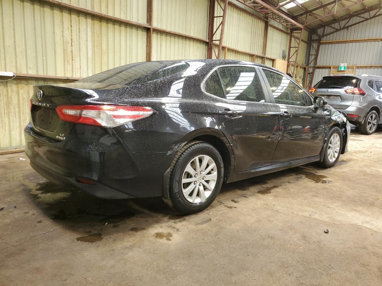 2018 Toyota Camry Le - Фото 3