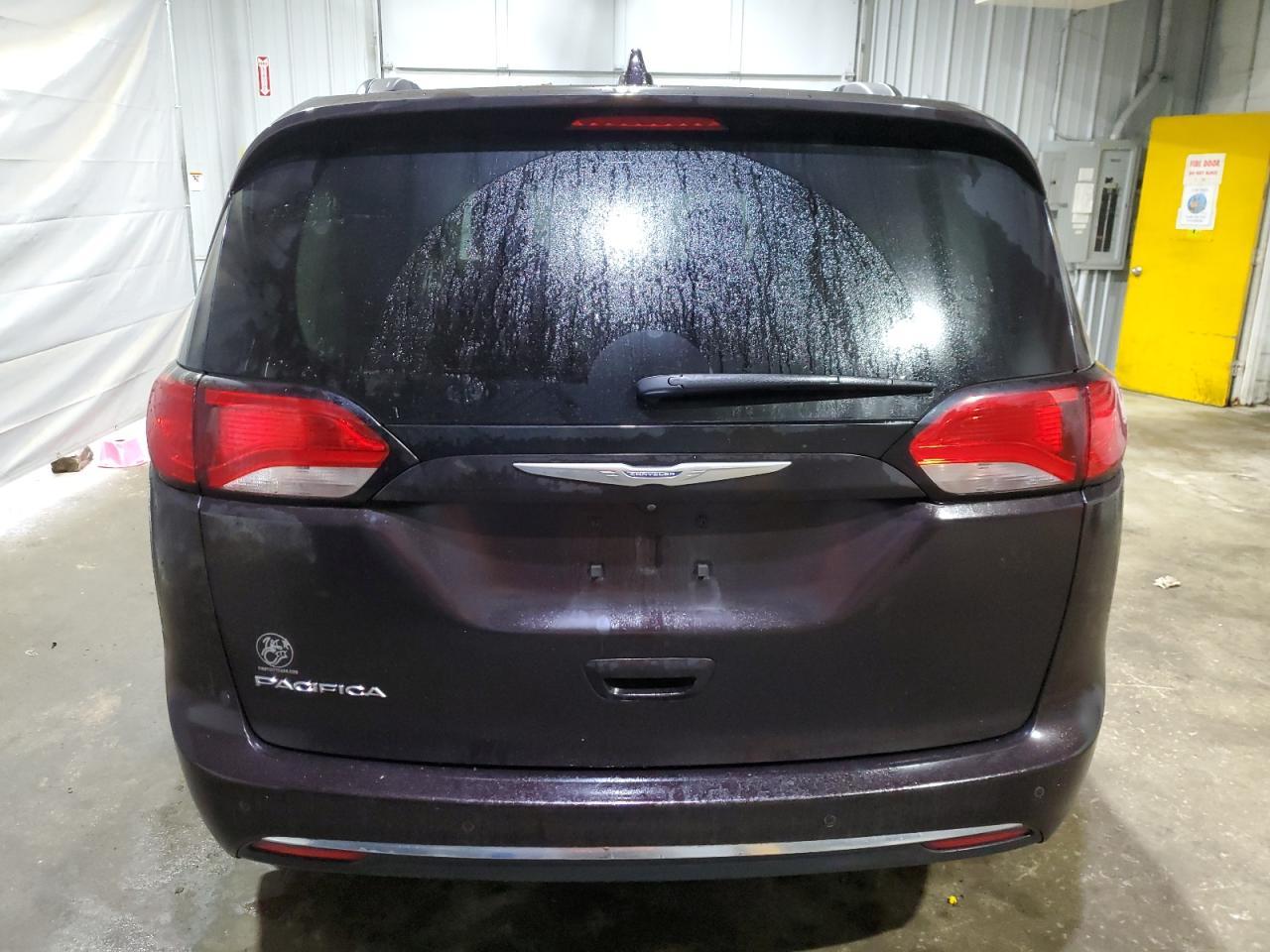 2017 Chrysler Pacifica Touring L - Фото 6