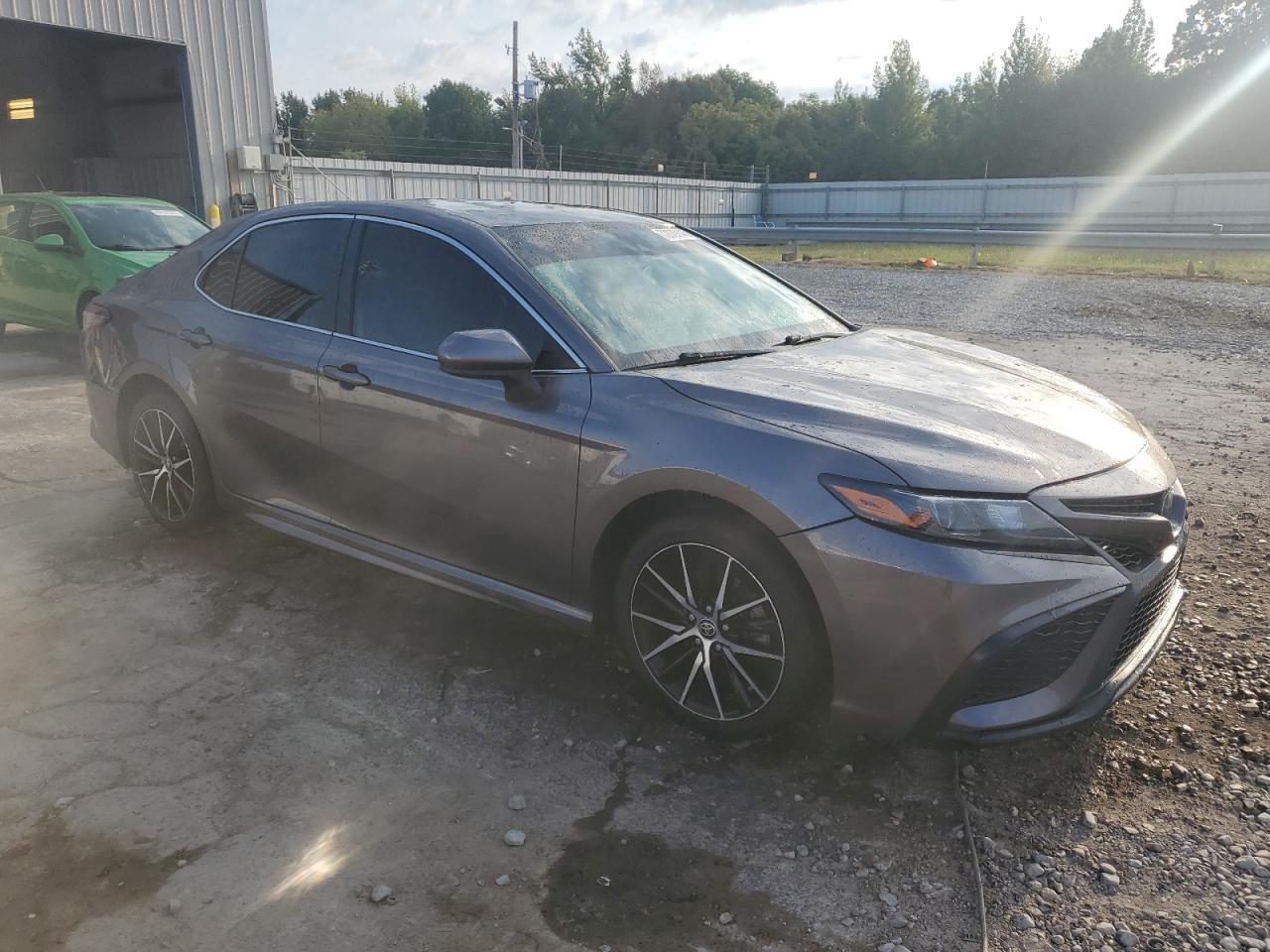2021 Toyota Camry Se - Фото 4