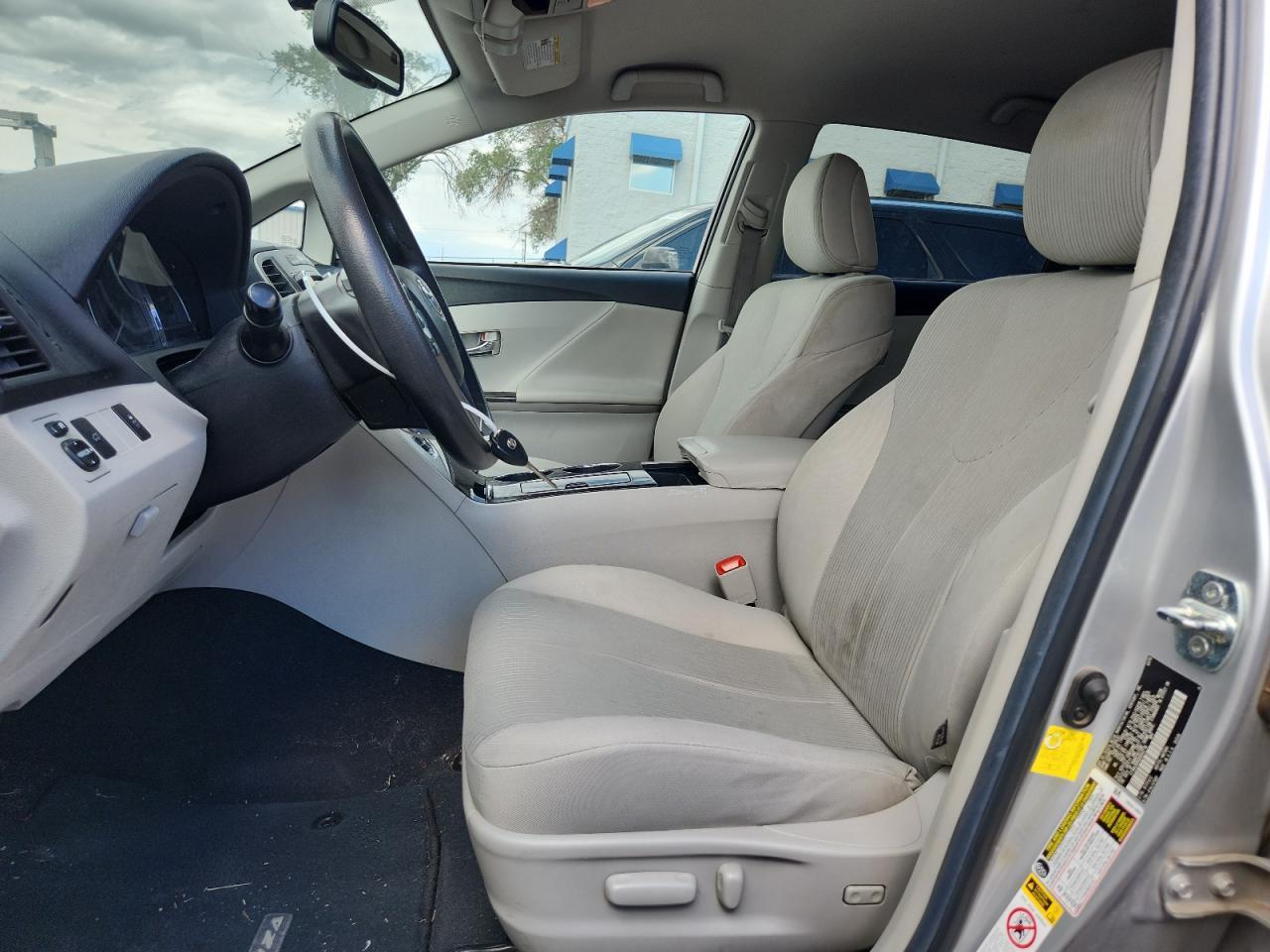 2013 Toyota Venza Le - Image 7