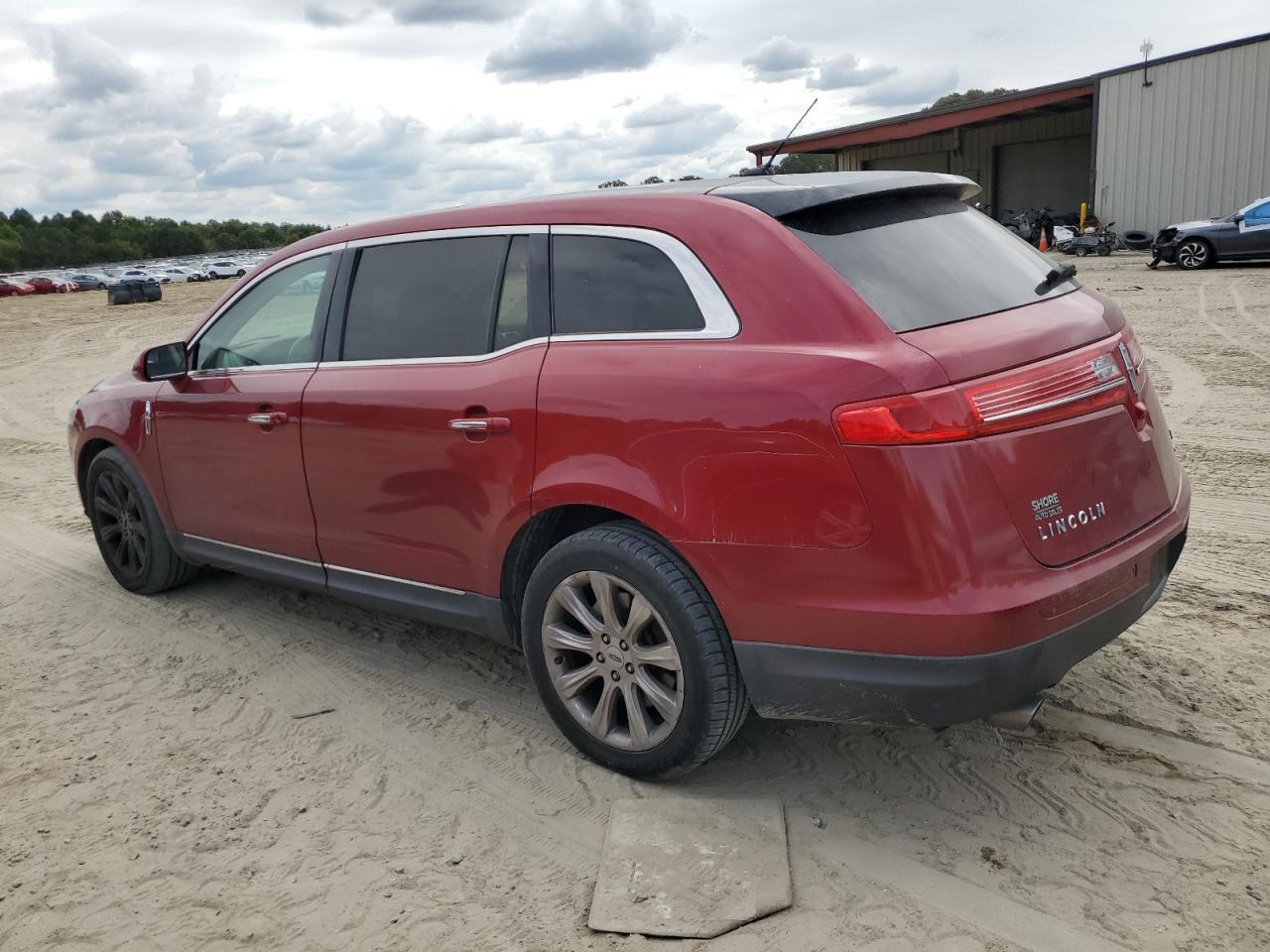 2014 Lincoln Mkt - Image 2