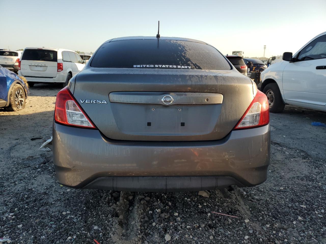 2016 Nissan Versa S - Фото 6