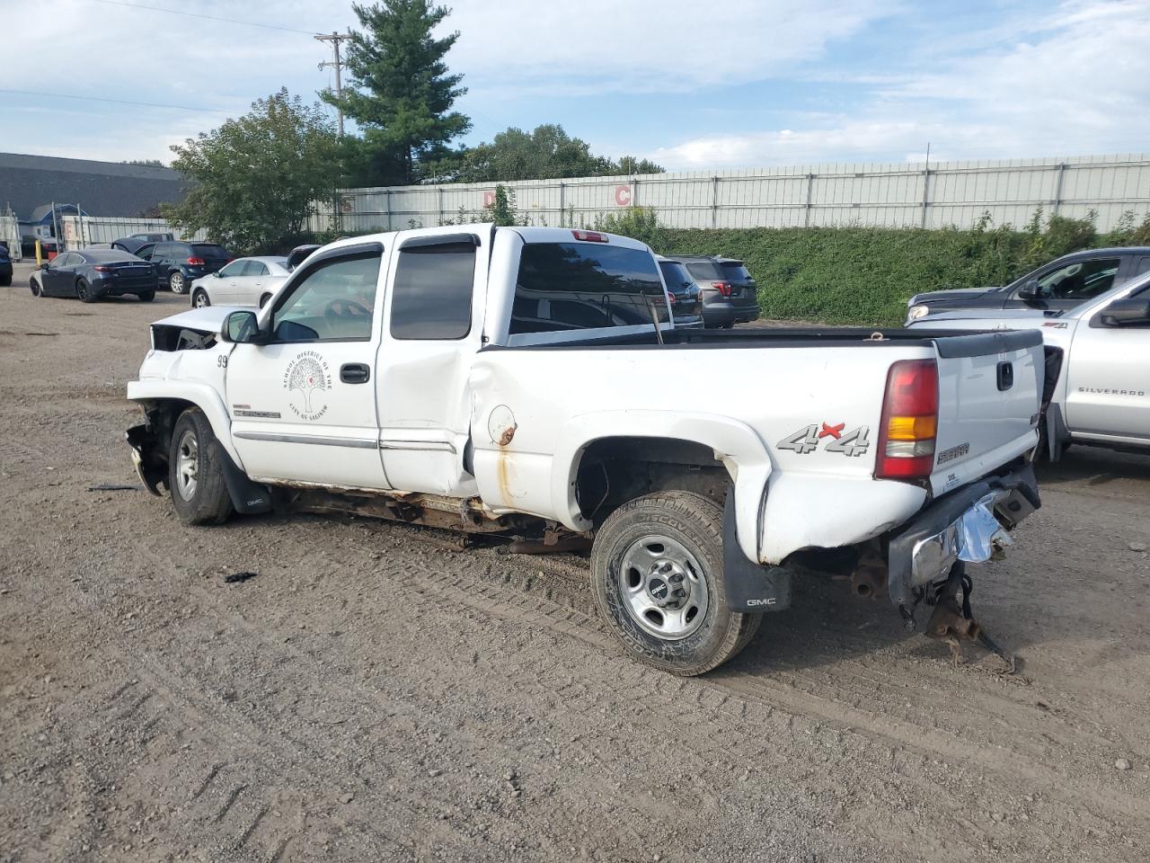 2003 GMC Sierra 2500 - Фото 2