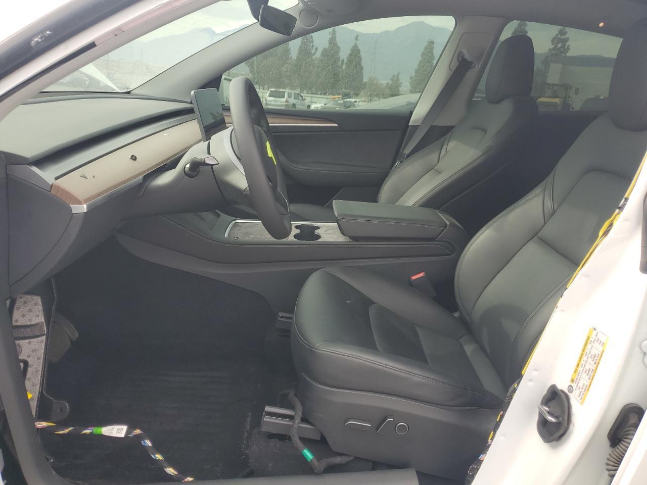 2025 Tesla Model Y - Фото 7