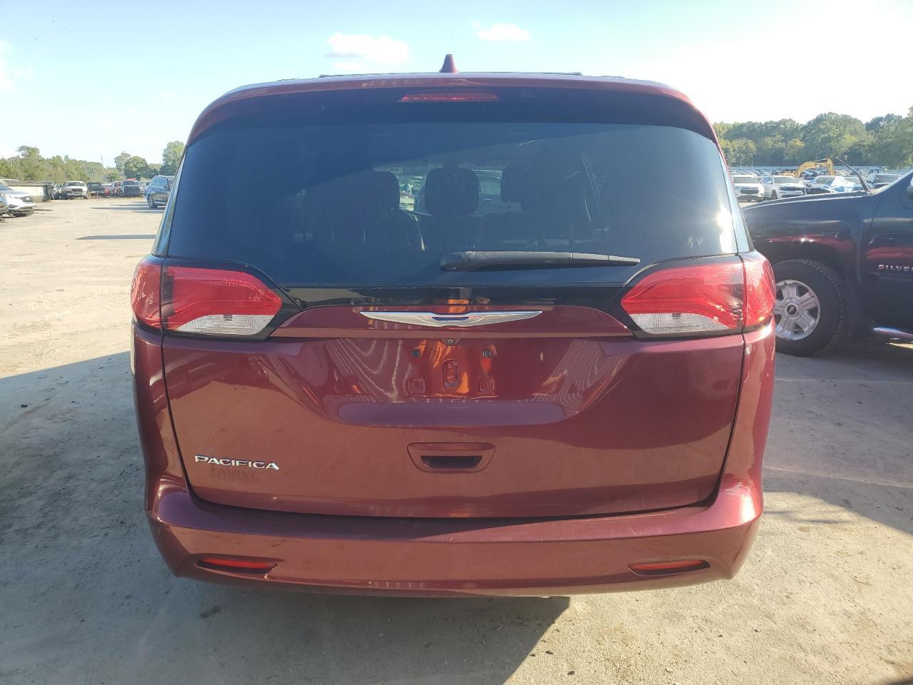 2017 Chrysler Pacifica Touring - Фото 6