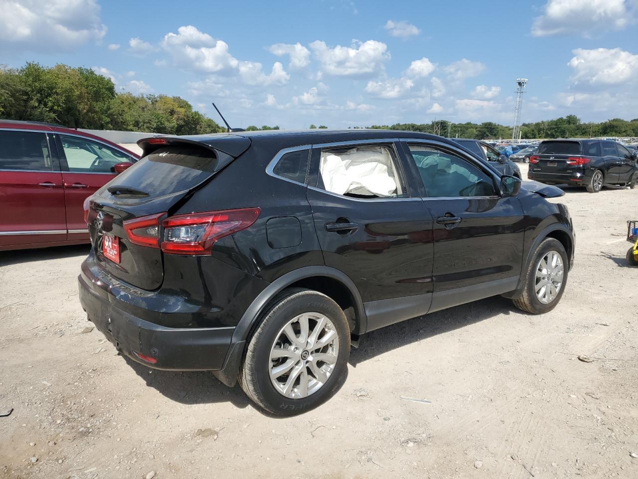2021 Nissan Rogue Sport S - Фото 3