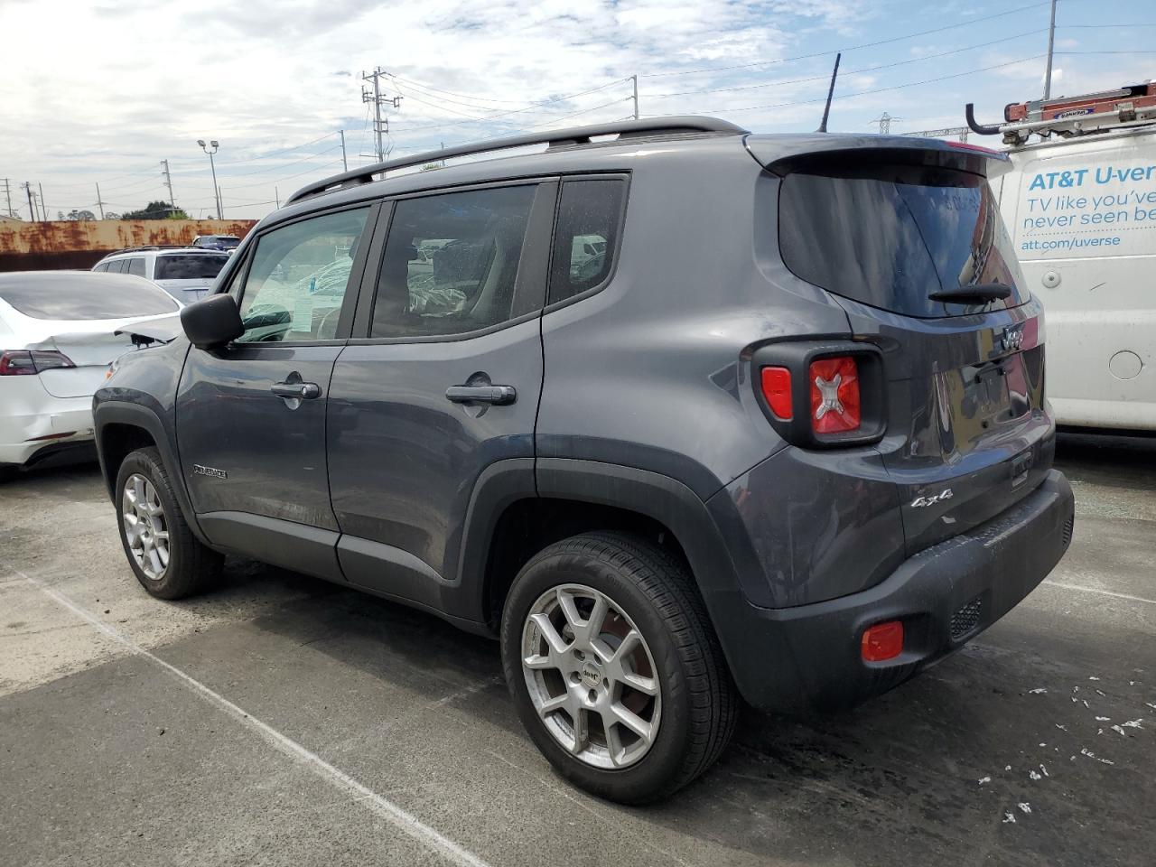 2023 Jeep Renegade Latitude - Фото 2