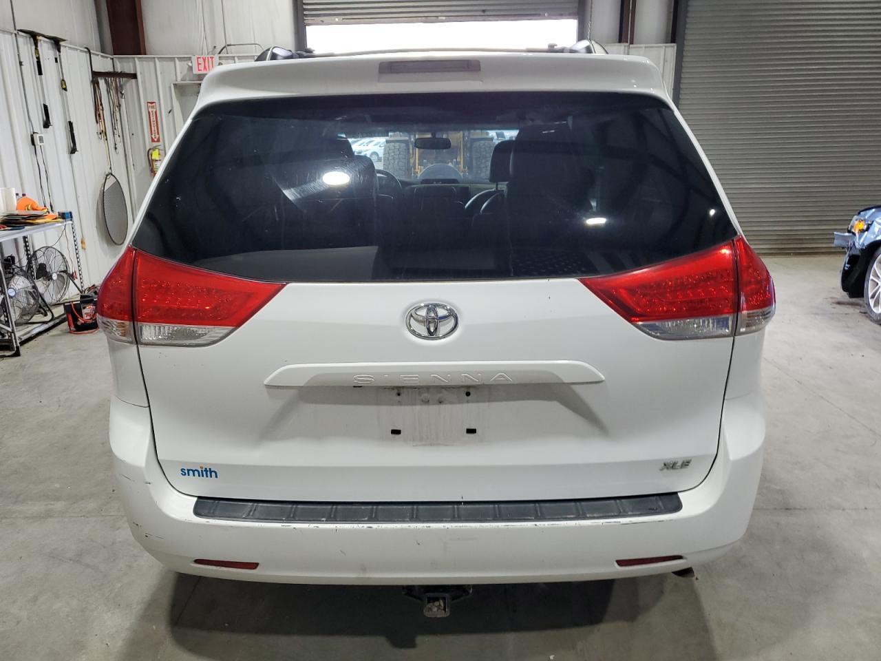 2013 Toyota Sienna Xle - Image 6
