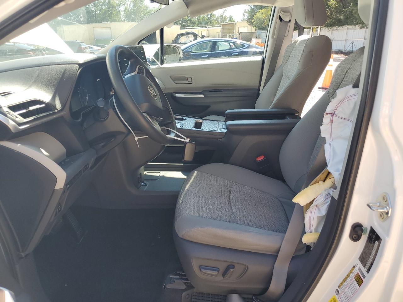 2021 Toyota Sienna Le - Фото 7