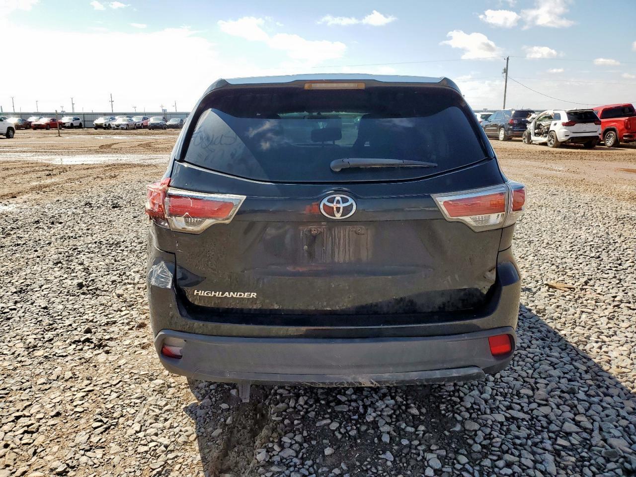 2016 Toyota Highlander Le - Image 6