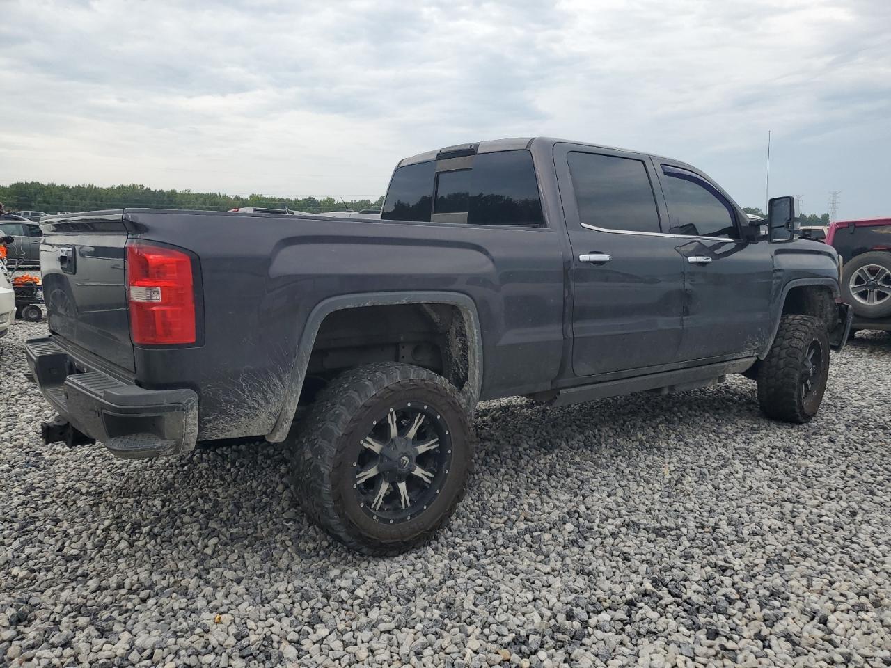 2015 GMC Sierra K2500 Denali - Image 3