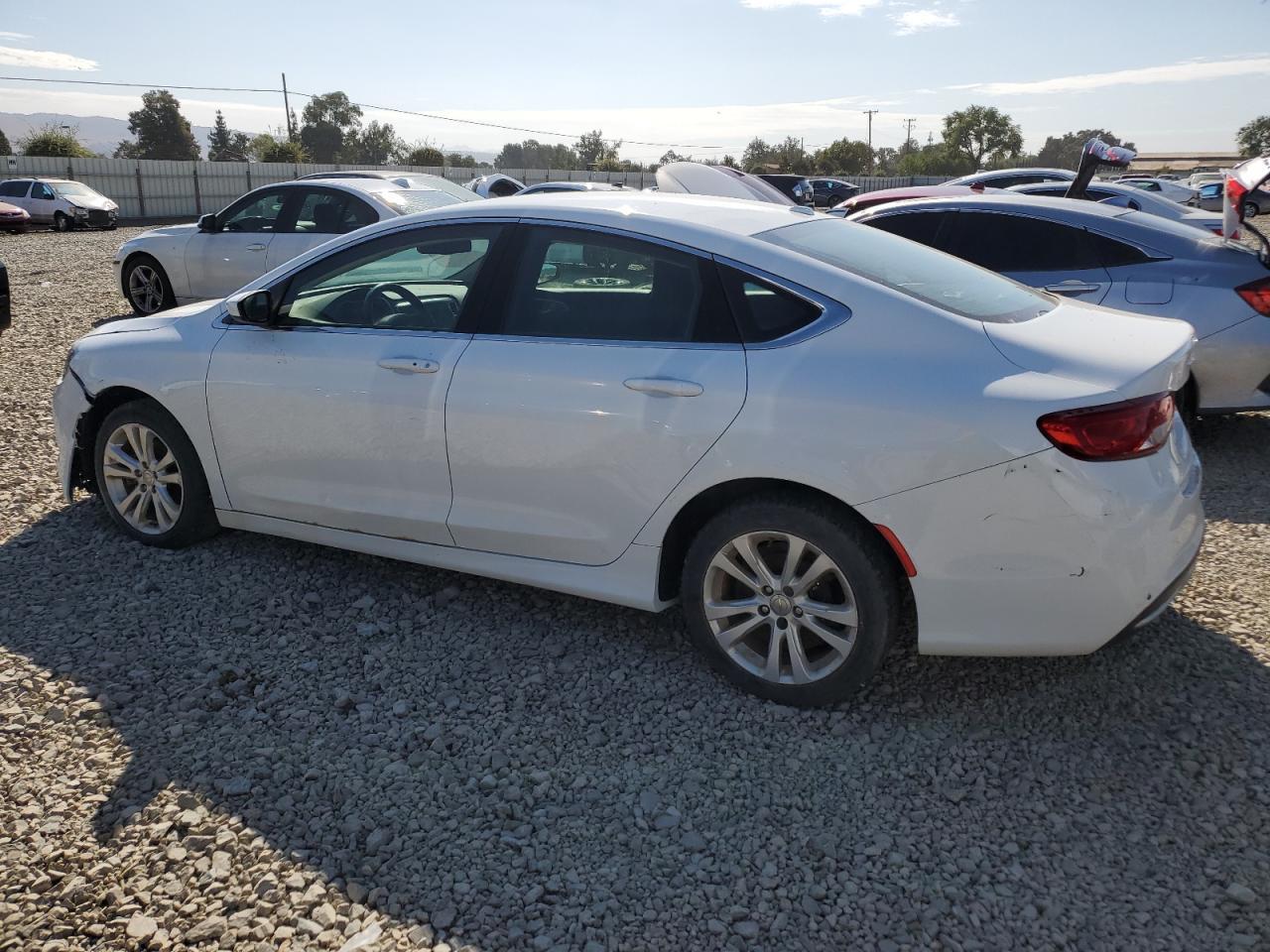 2016 Chrysler 200 Limited - Фото 2