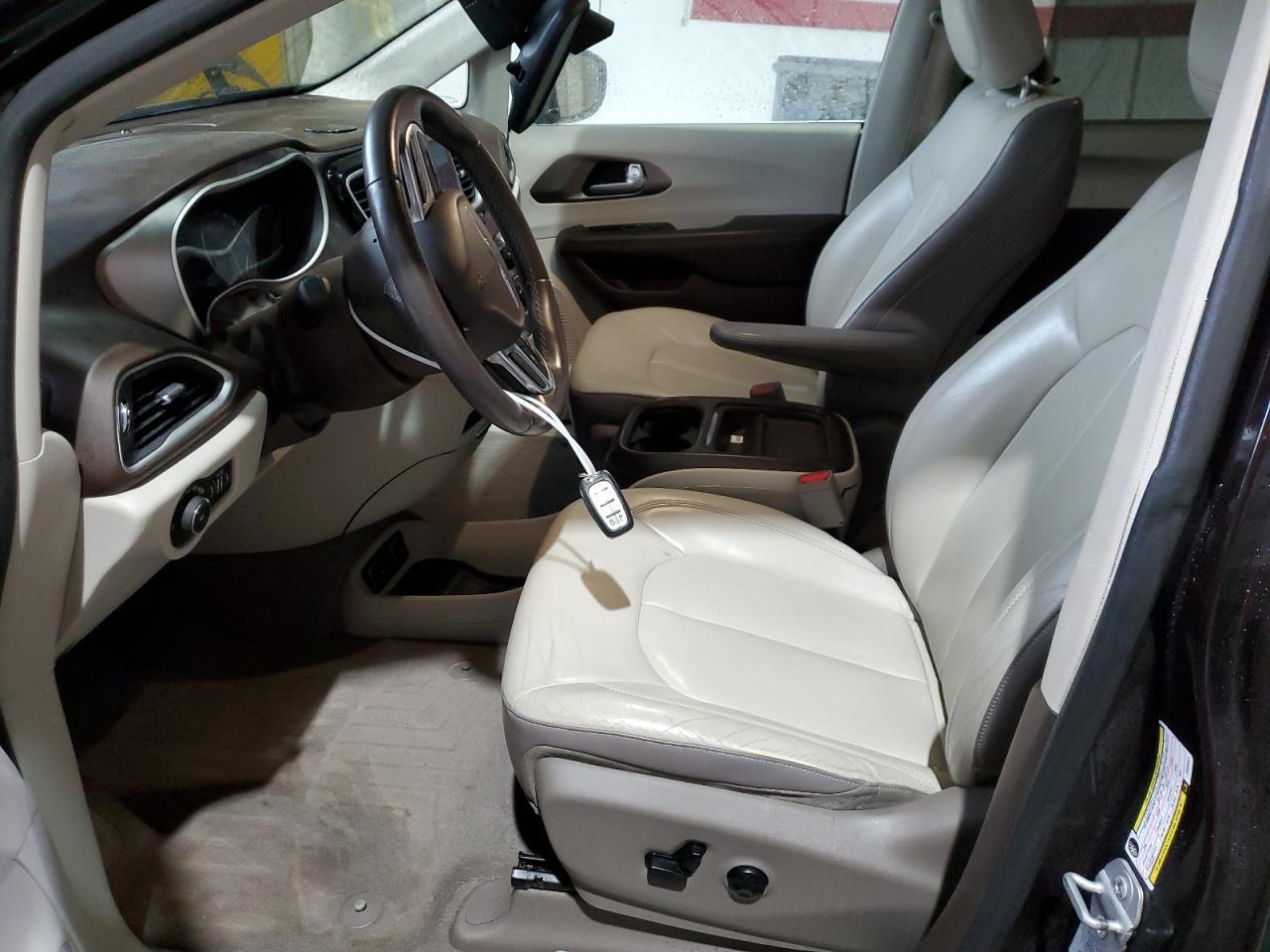 2017 Chrysler Pacifica Touring L - Фото 7