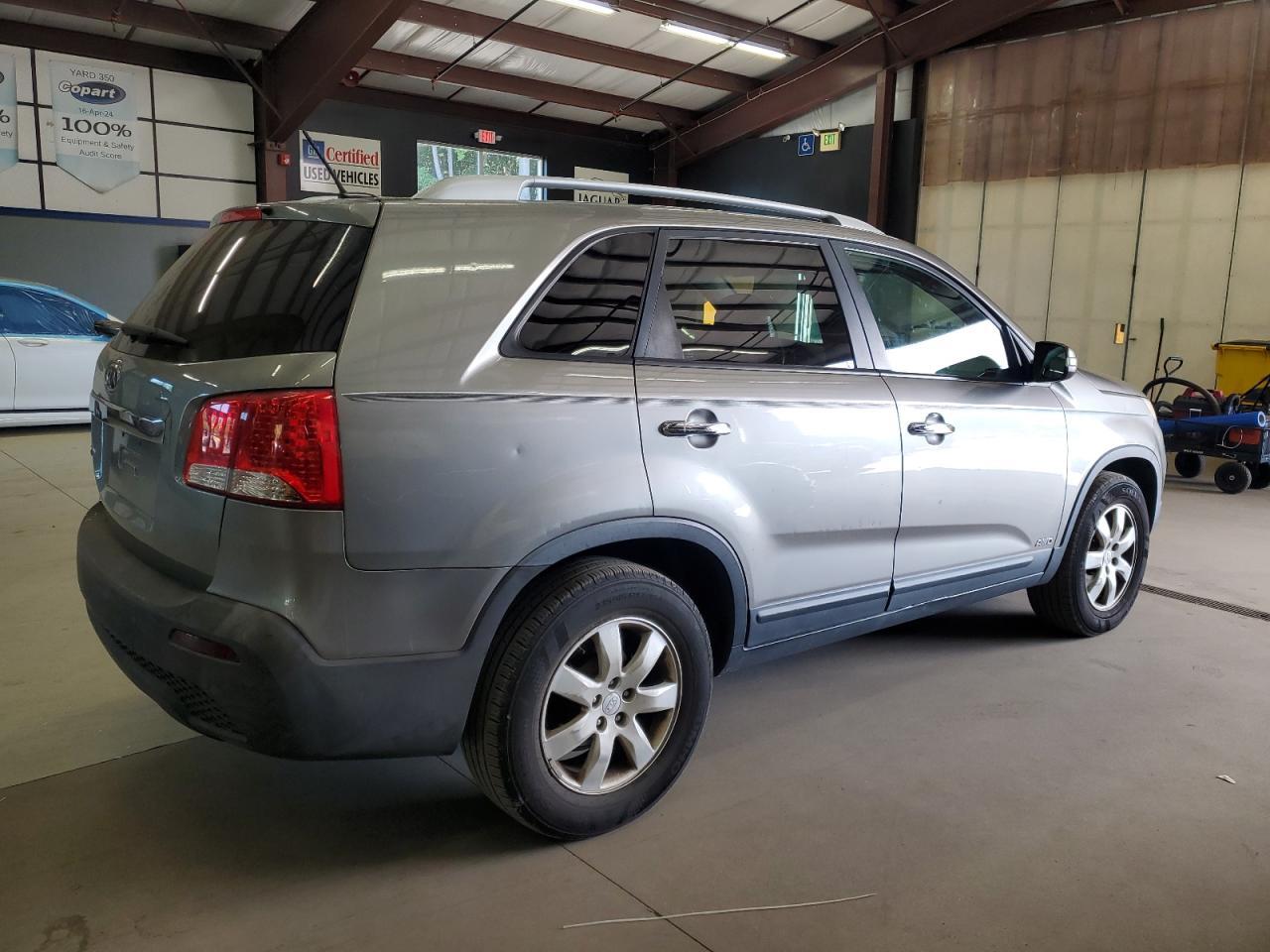 2011 Kia Sorento Base - Image 3