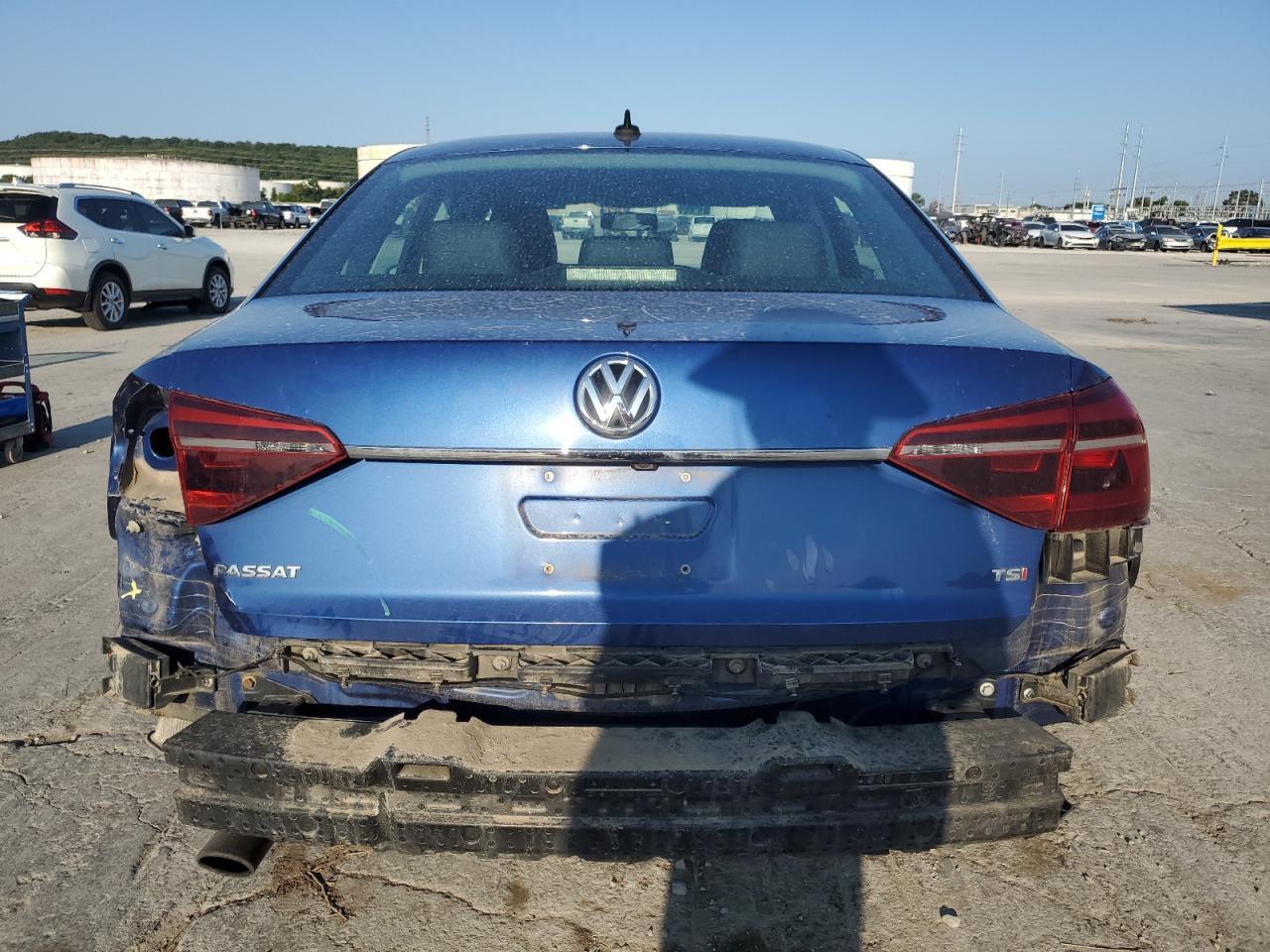 2017 Volkswagen Passat R-Line - Фото 6