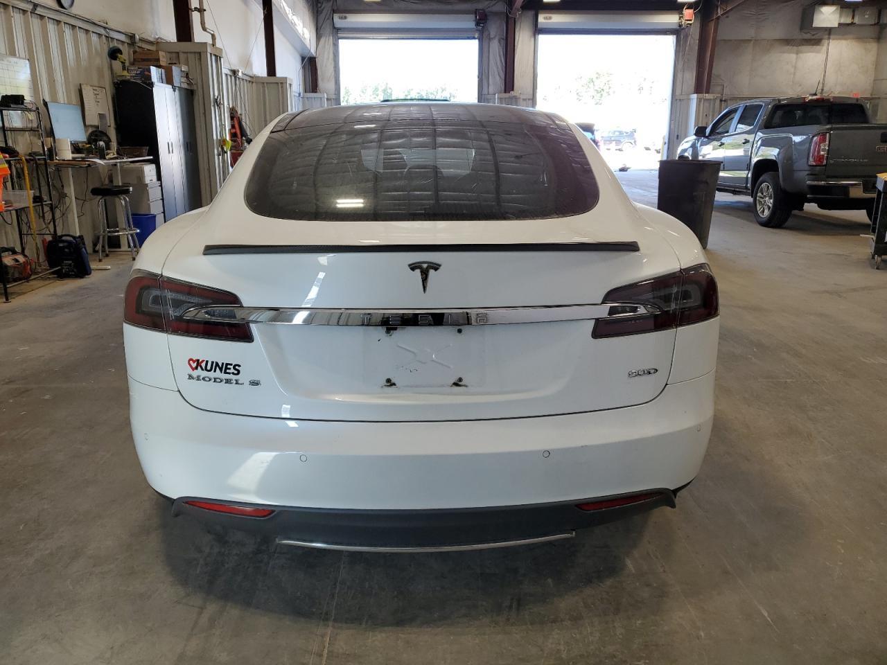 2016 Tesla Model S - Image 6