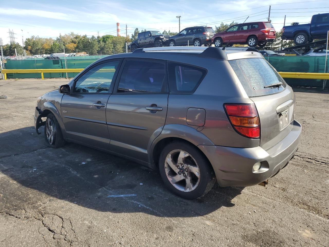 2005 Pontiac Vibe - Image 2