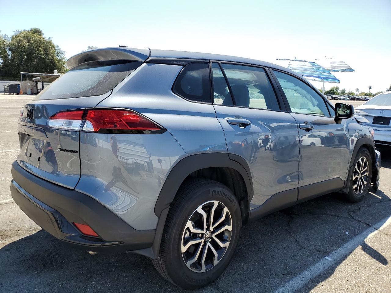 2025 Toyota Corolla Cross Se - Image 3