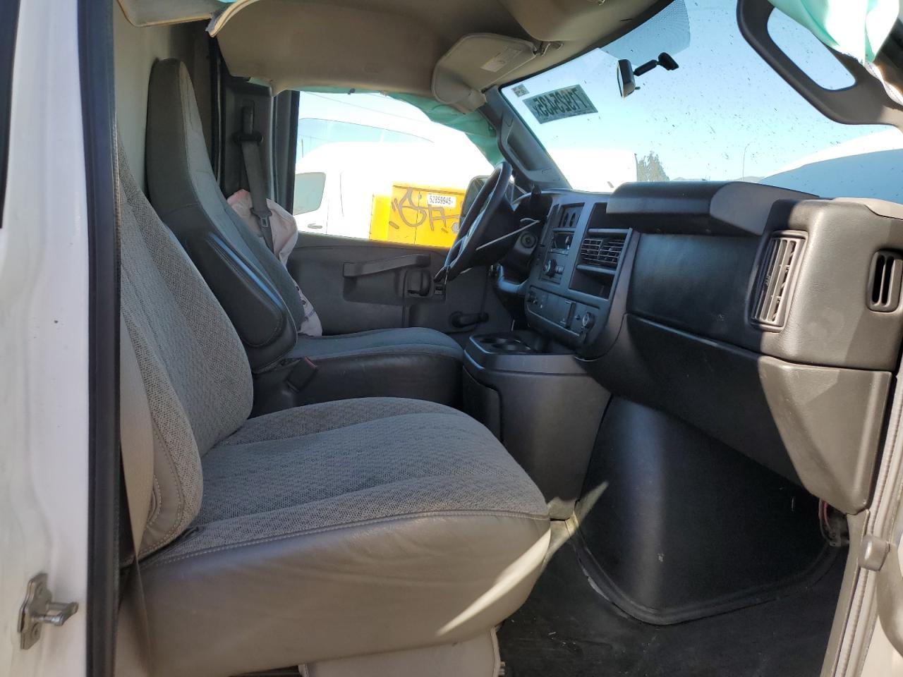 2017 GMC Savana Cutaway G3500 - Фото 7